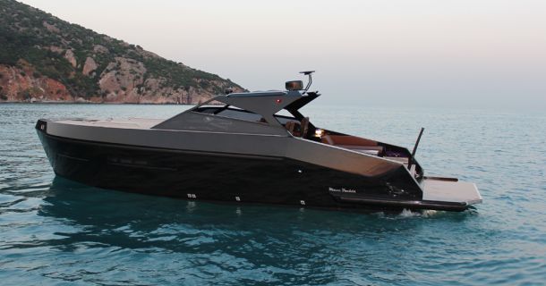 Un "Armani" militar de 12 metros