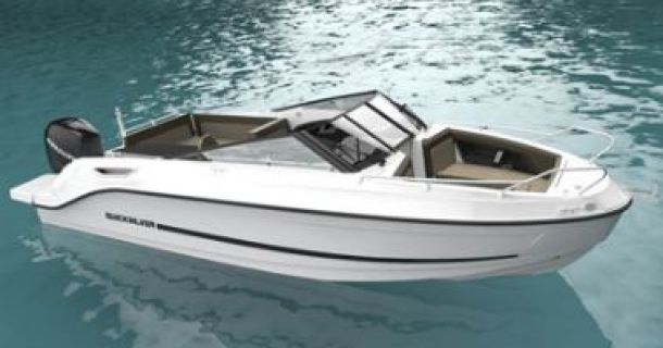 Quicksilver introduce su nueva gama Activ Bowrider y presenta la Activ 555 Cabin