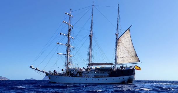 La II Travesía Planeta Azul ha zarpado desde Valencia rumbo a las Baleares