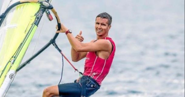 Mateo Sanz despide la temporada con un éxito en aguas de Enoshima