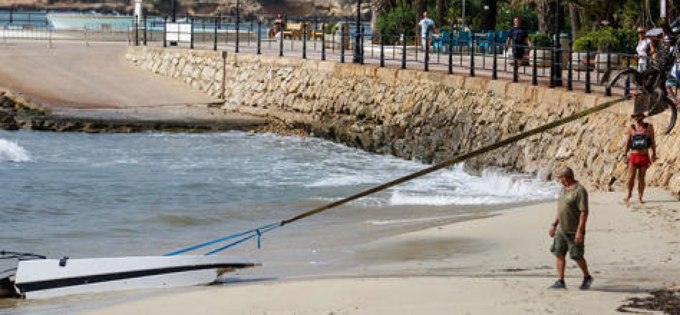 Santa Eulària reabre las playas pero mantiene la bandera roja