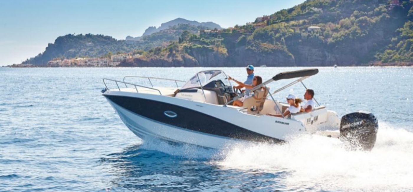 ¿QUÉ DOCUMENTACIÓN DEBO LLEVAR SIEMPRE A MANO EN EL BARCO?