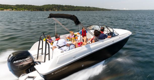 La nueva Element E7 es la última incorporación a la exitosa gama "Deck Boats" de Bayliner