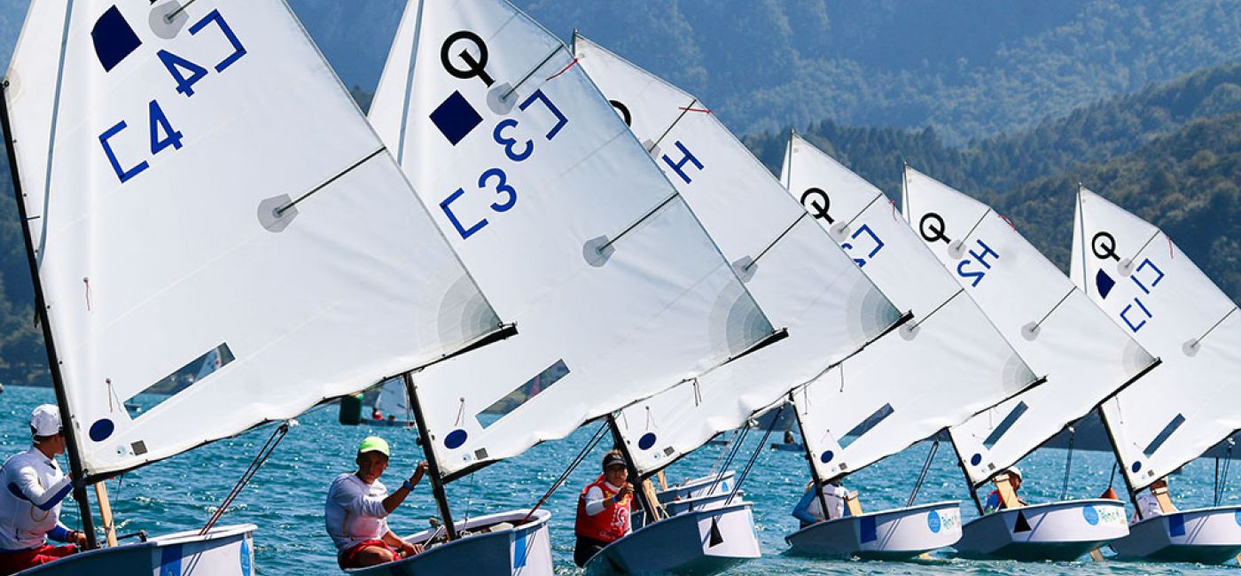 Empate en Optimist tras la primera jornada del Gran Día de la Vela